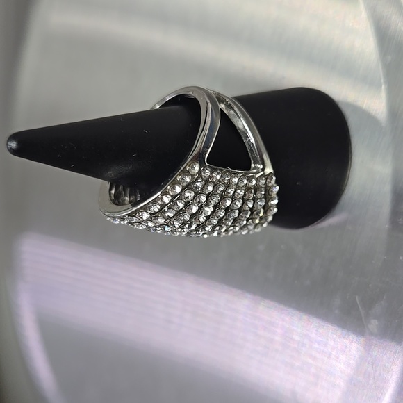 Silver Tone Rhnistones Ring Size 6 - Picture 5 of 17